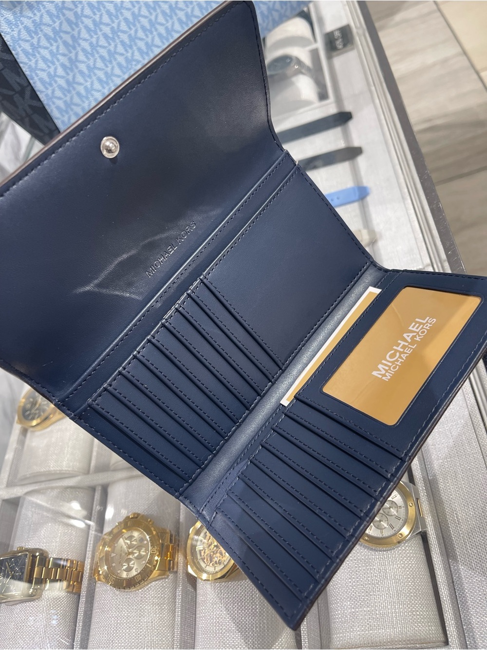 Michael Kors Jet Set Trvl Signature Logo Tri-Fold Wallet Trifold 
Pale Ocean
NWT - Picture 7 of 16